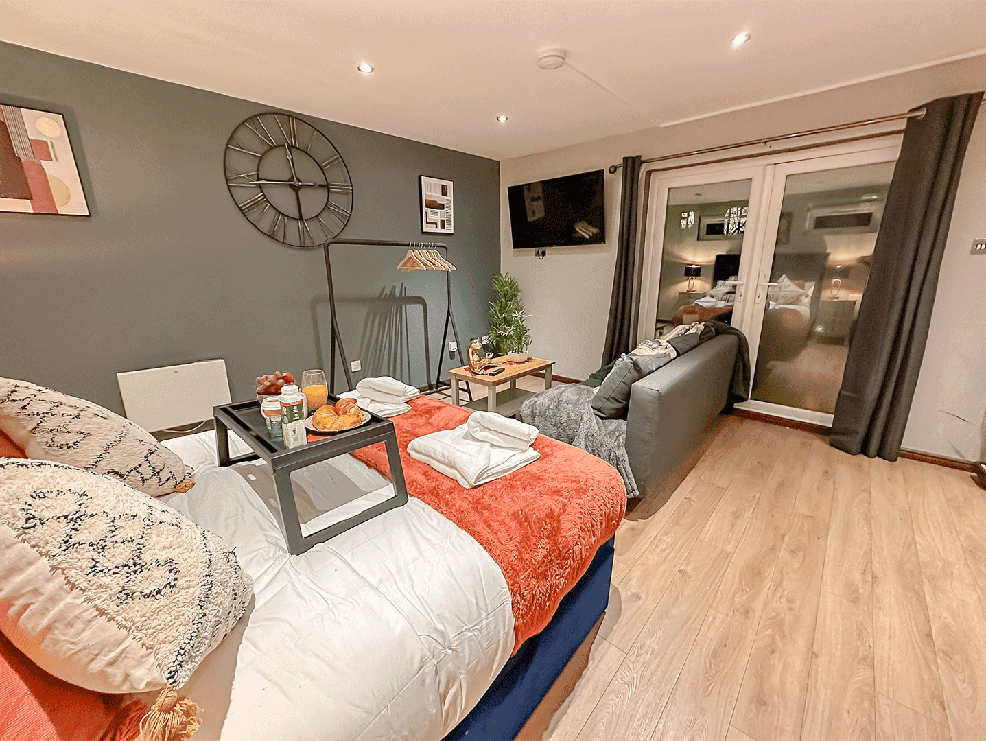 Stunning Studio Garden House with Free Wi-fi & Parking, photo 1