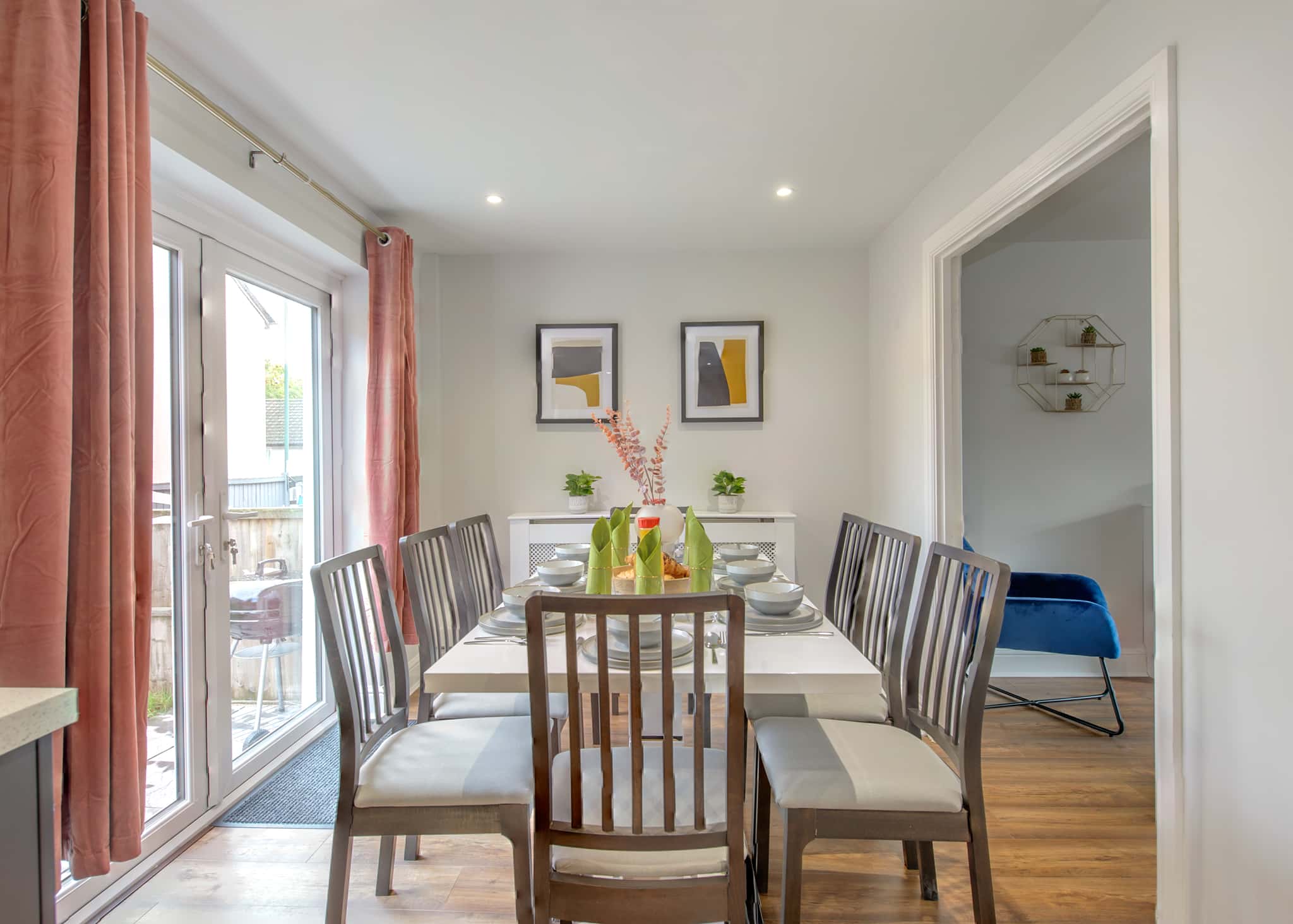Modern 3 Bedroom House with Terrace in Nottingham (2)