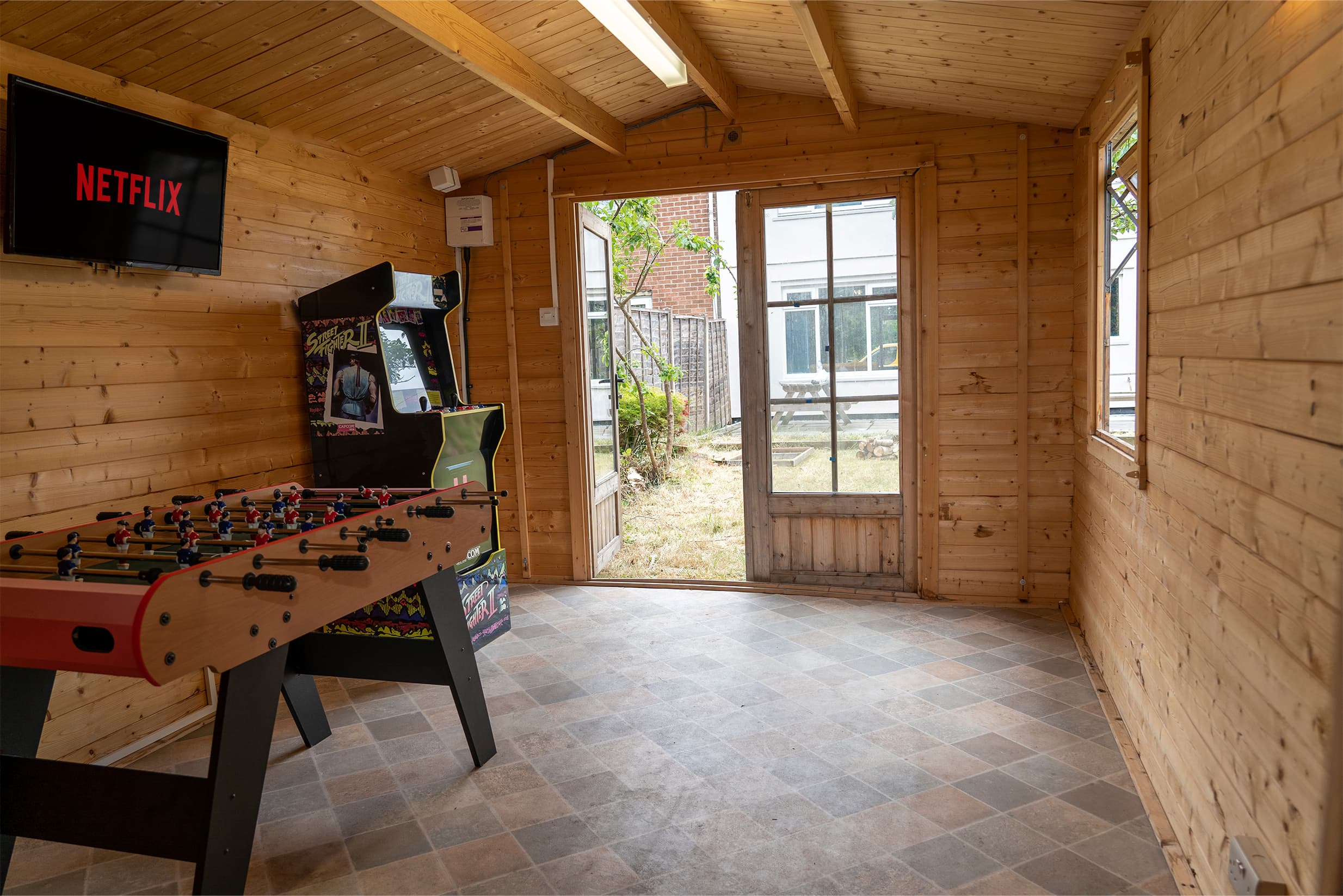 Spacious Luxury Garden House Free Parking (11)