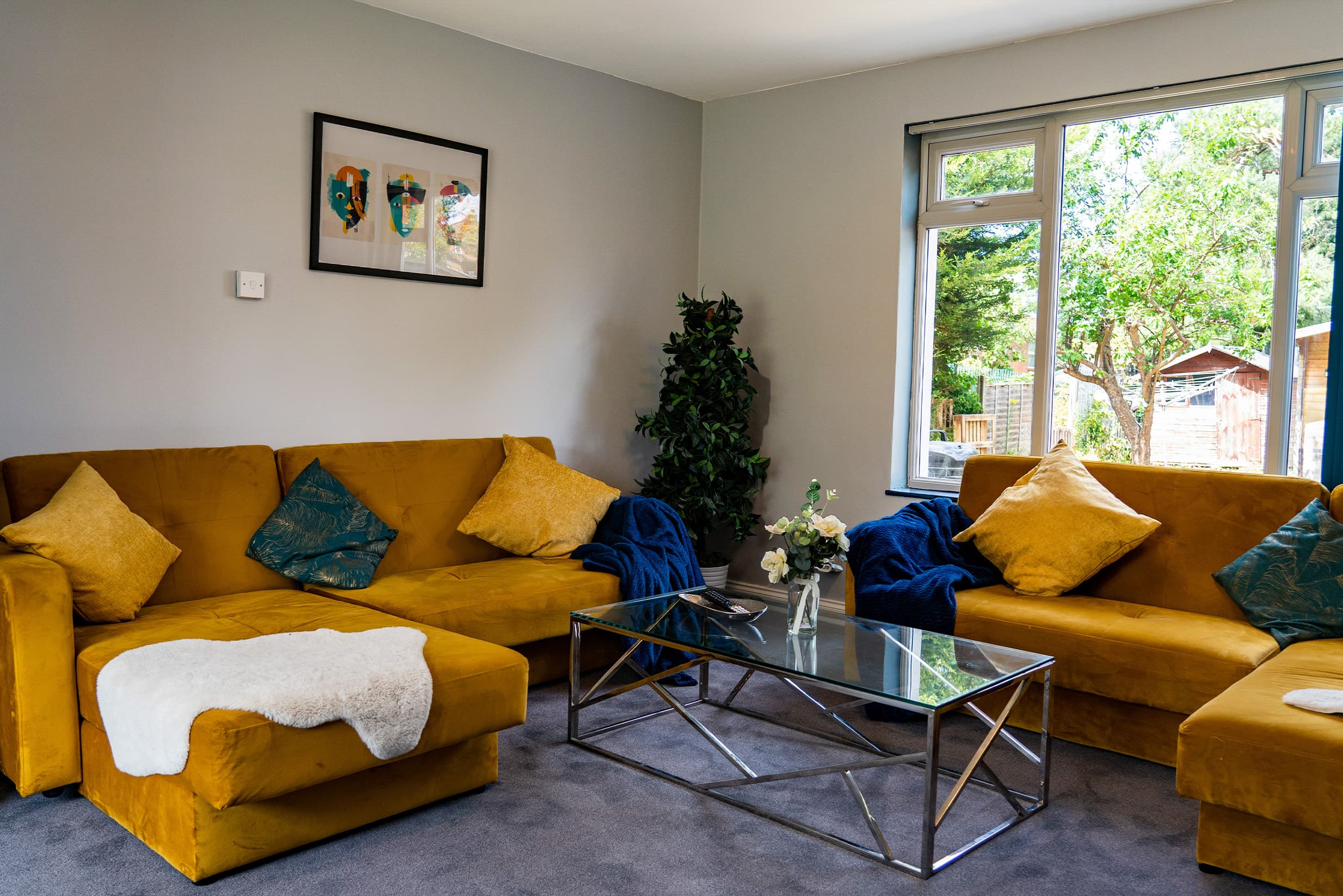 Spacious Luxury Garden House Free Parking (12)