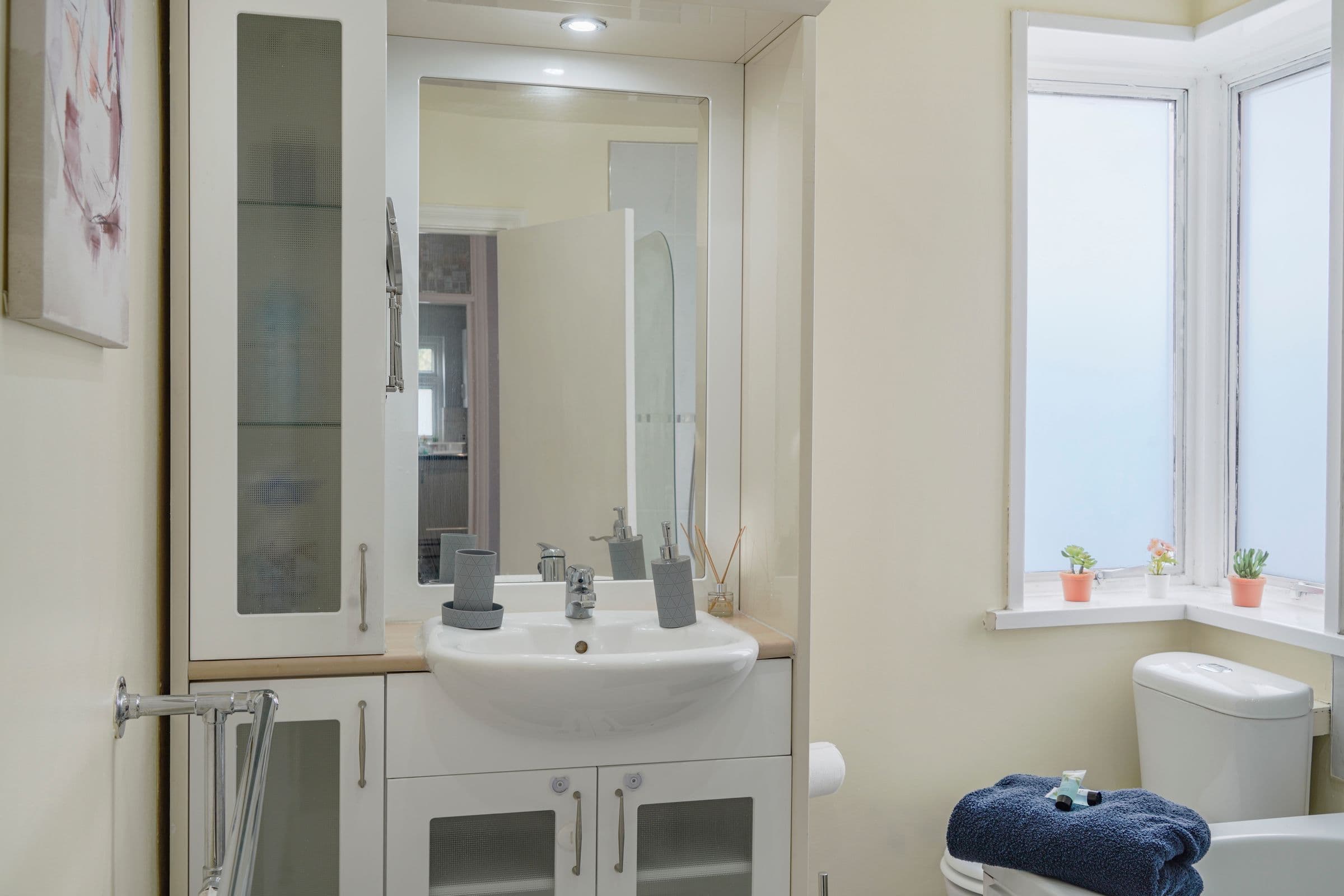 Elegant London flat FREE Parking & Modern Comforts (10)