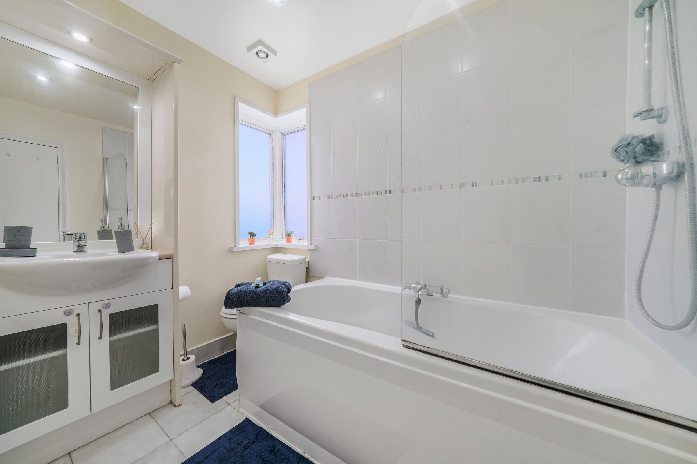 Elegant London flat FREE Parking & Modern Comforts (9)