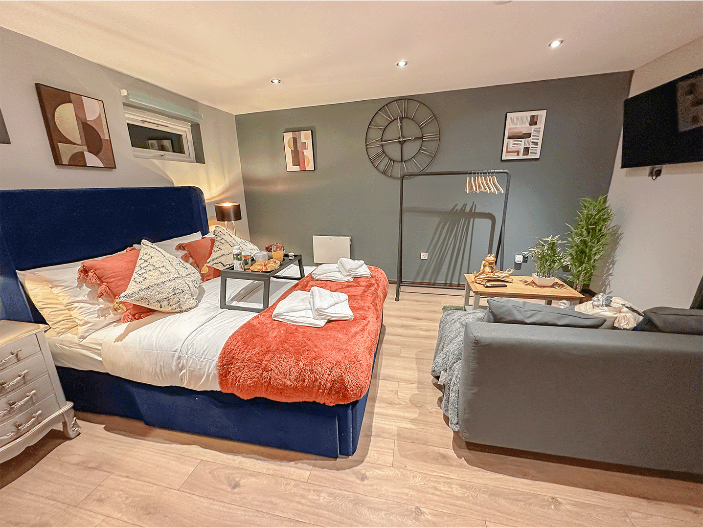 Stunning Studio Garden House with Free Wi-fi & Parking (8)