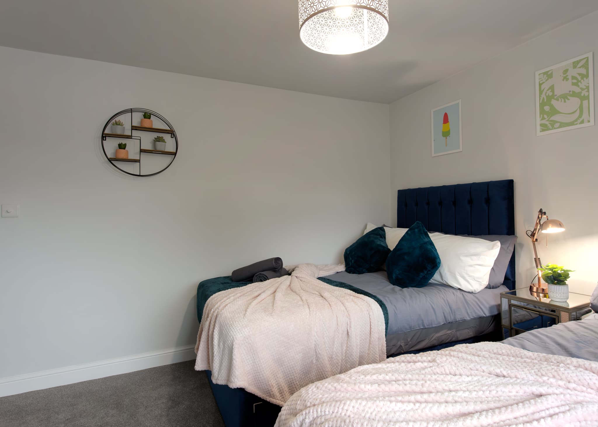 Modern 3 Bedroom House with Terrace in Nottingham (9)