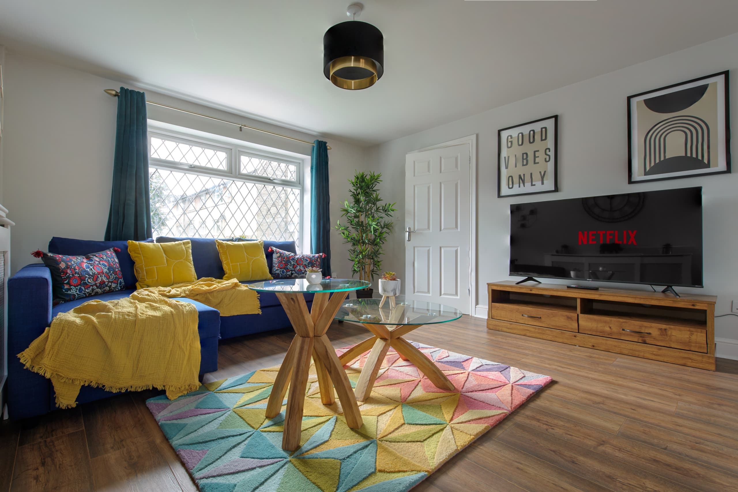 Modern 3 Bedroom House with Terrace in Nottingham (1)
