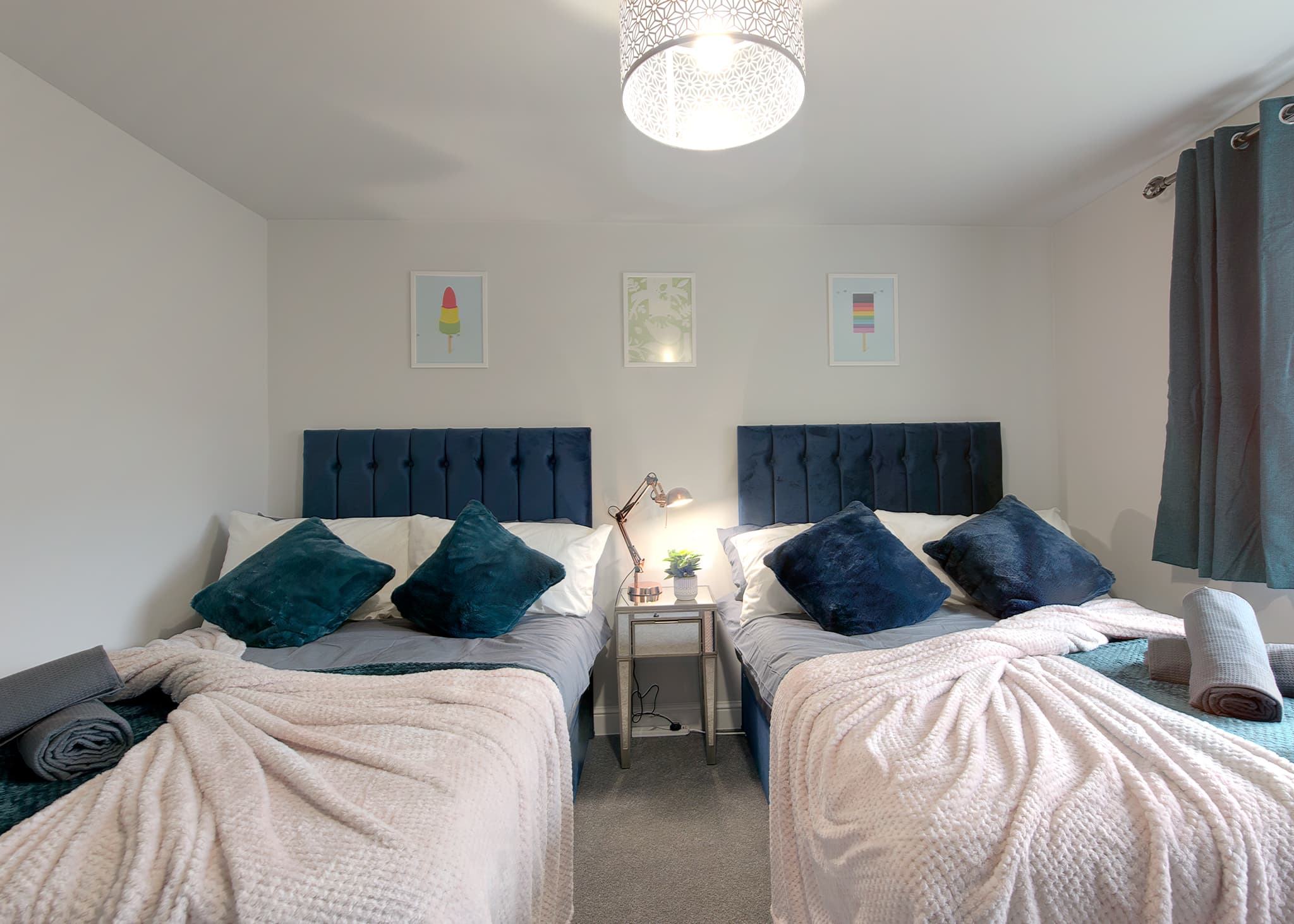 Modern 3 Bedroom House with Terrace in Nottingham (7)