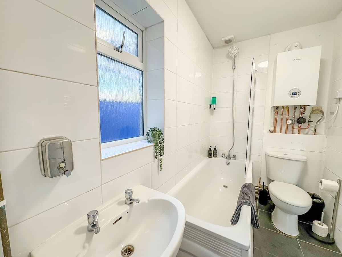 Stylish and Spacious Modern House in Oxford (6)