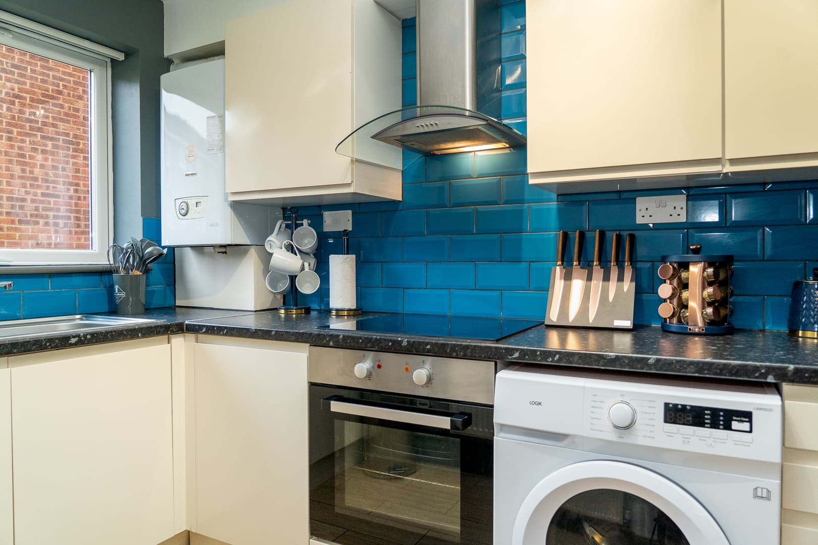 NEW Modern Gem Apartment with Parking (12)