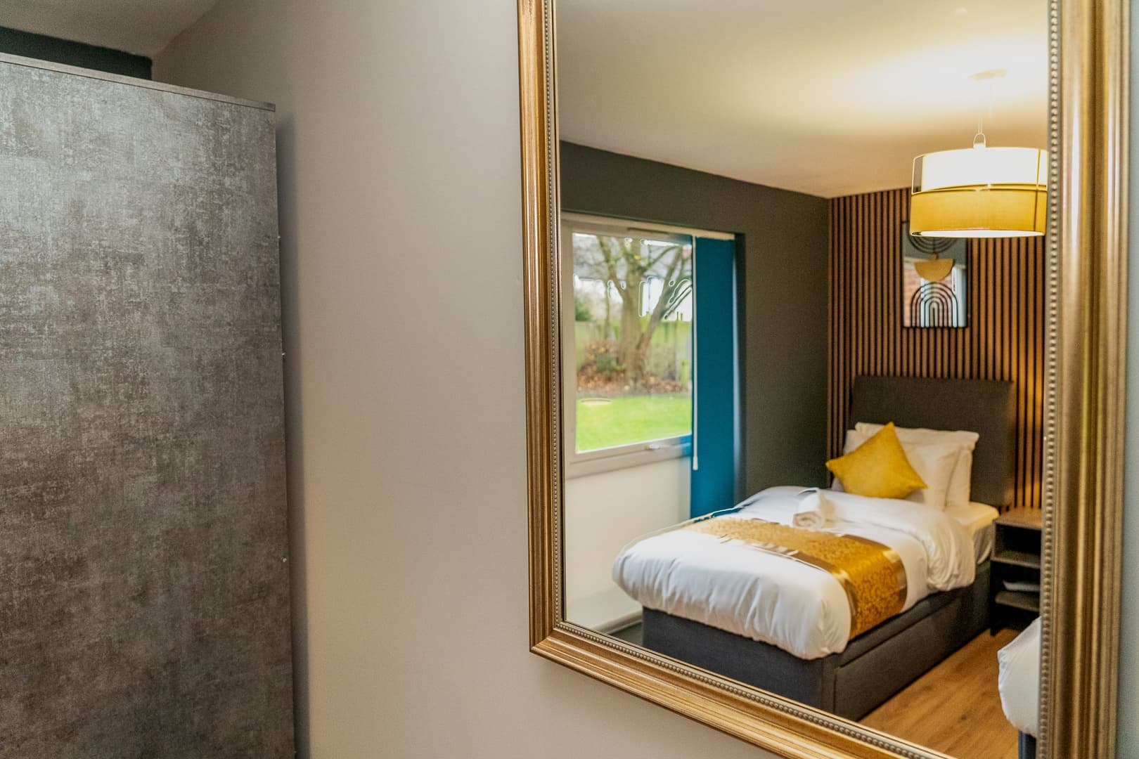 NEW Modern Gem Apartment with Parking (11)