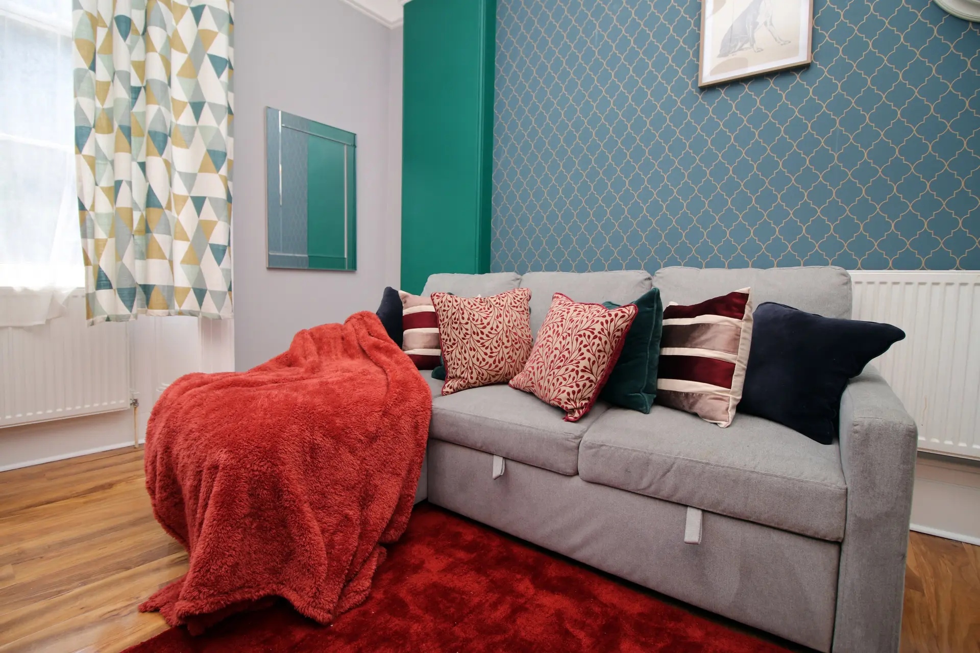 Stylish Garden New Flat in Clifton – Living room (10)