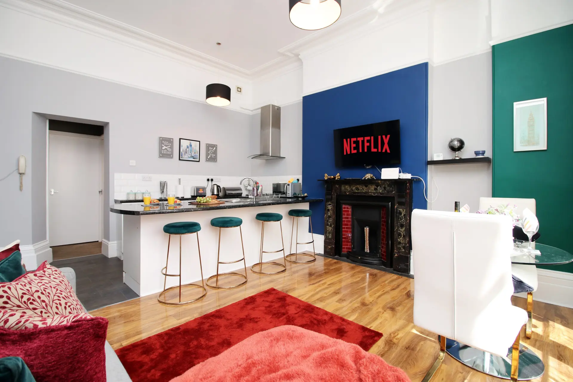 Stylish Garden New Flat in Clifton – Living room (5)
