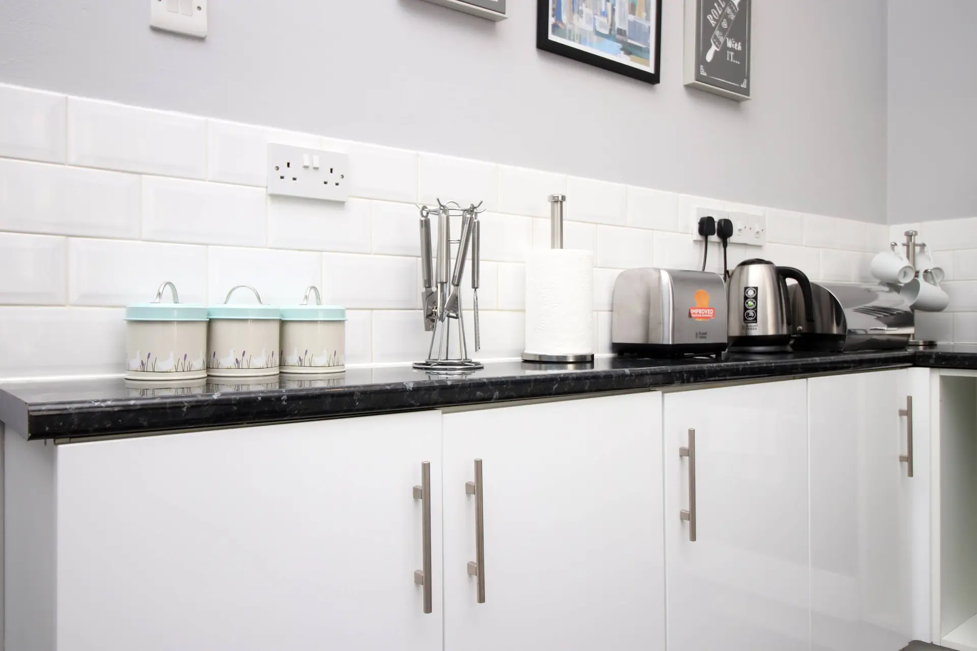 Stylish Garden New Flat in Clifton – Living room (3)