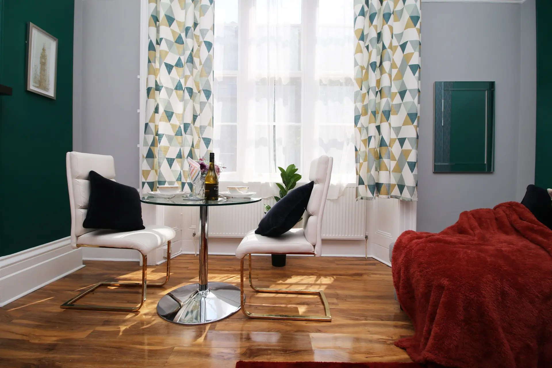 Stylish Garden New Flat in Clifton – Living room (8)