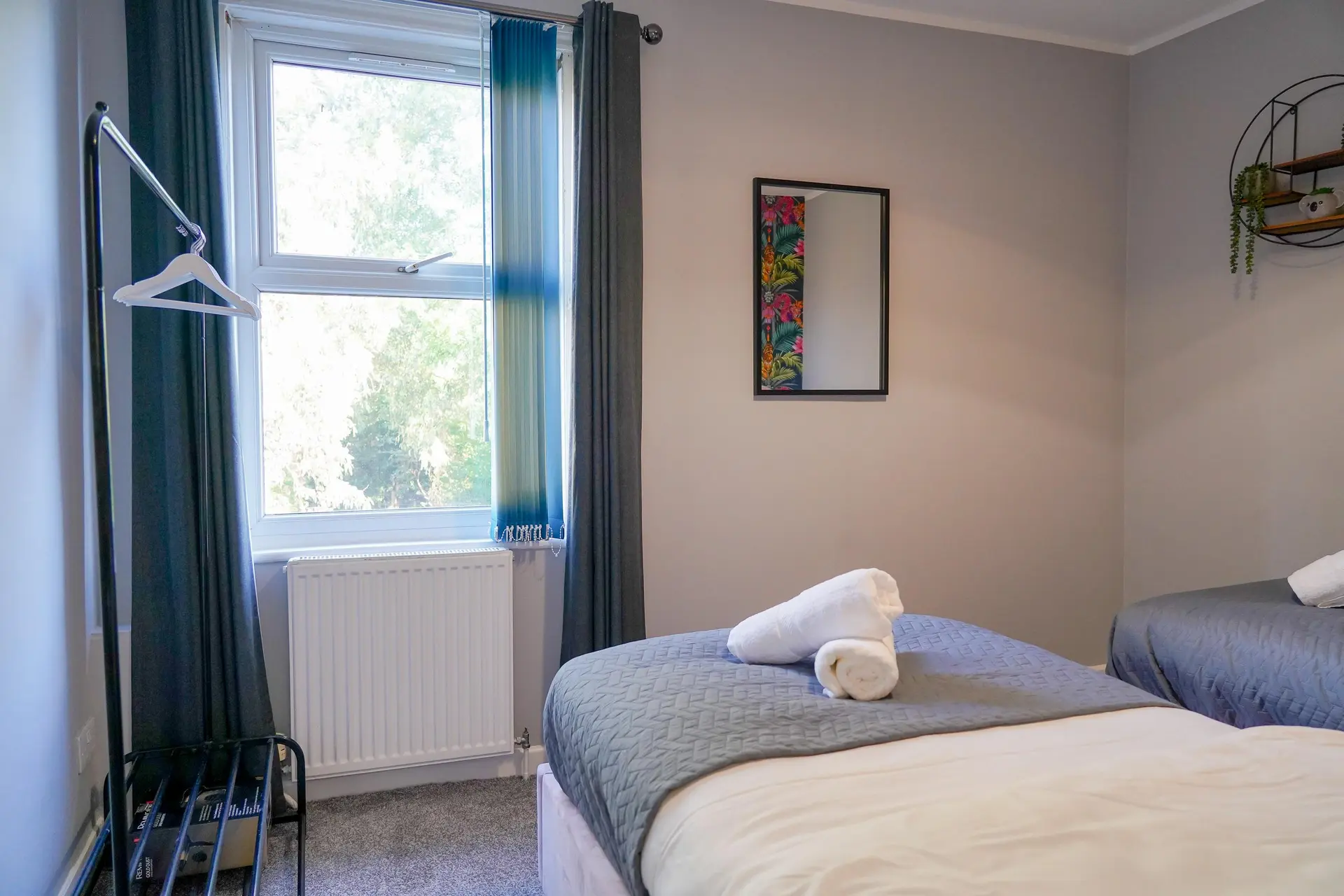 Stylish and Spacious Modern House in Oxford – Bedroom (1)