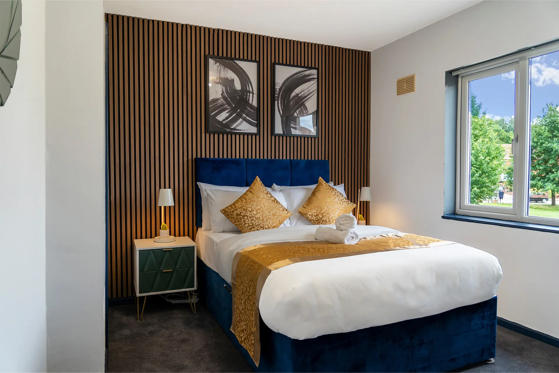 Spacious Luxury Garden House Free Parking (7)