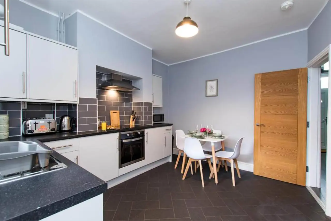 Newly Renovated Perfect Family Home in Nottingham (2)