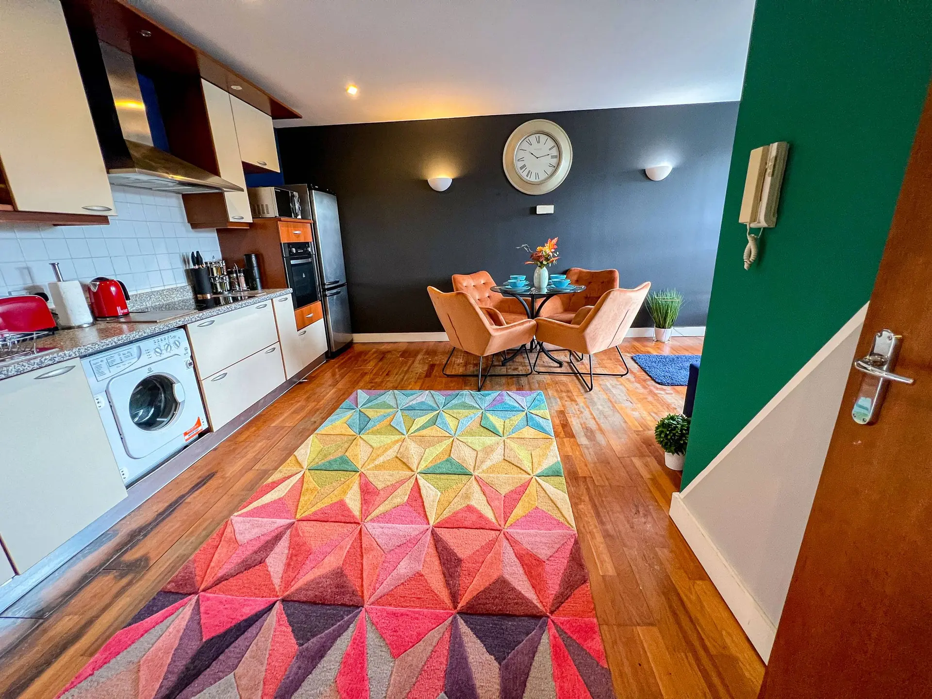Free Parking Central Stylish 2 Bedroom Apartment (10)