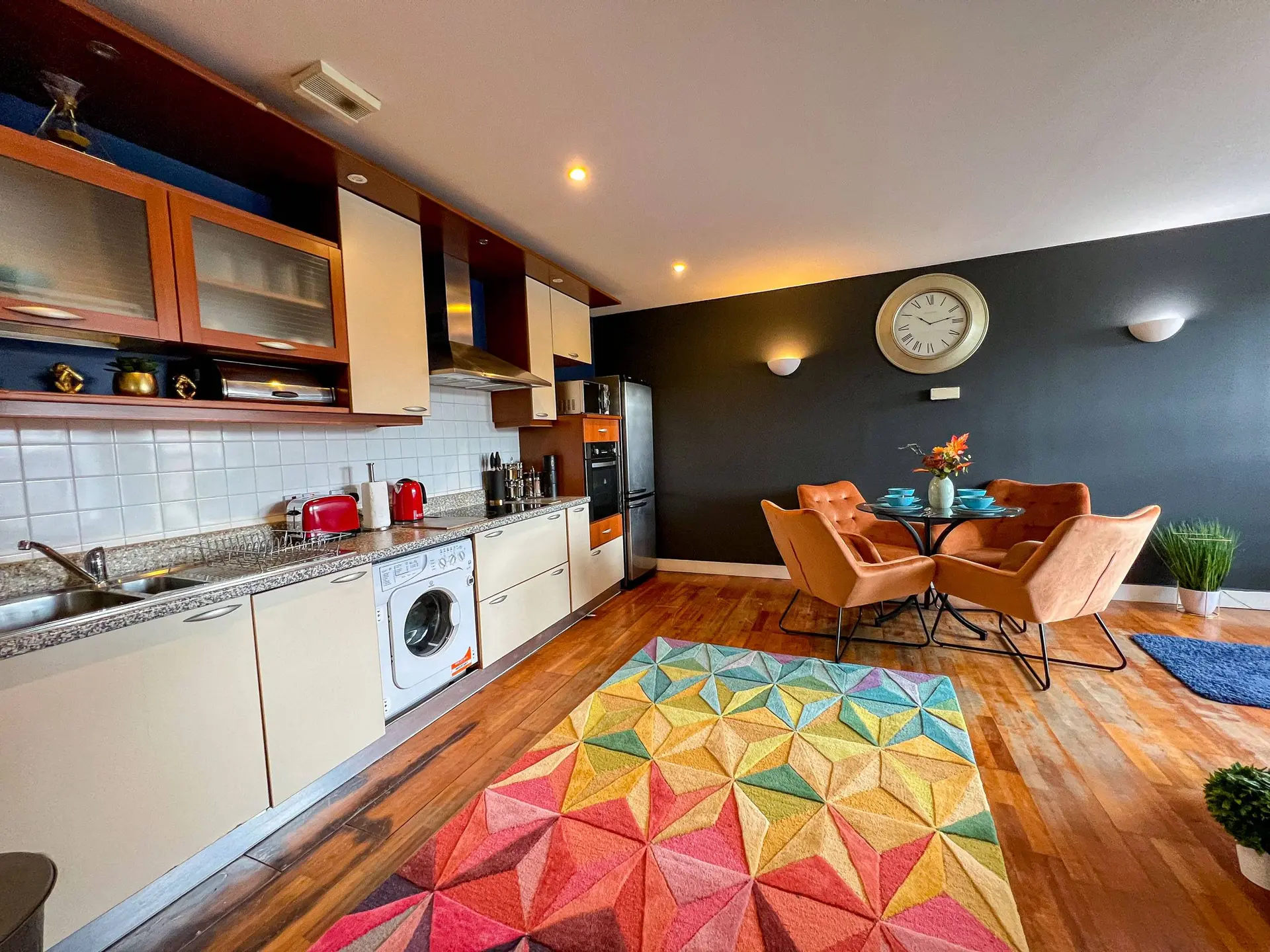 Free Parking Central Stylish 2 Bedroom Apartment – Kitchen (11)